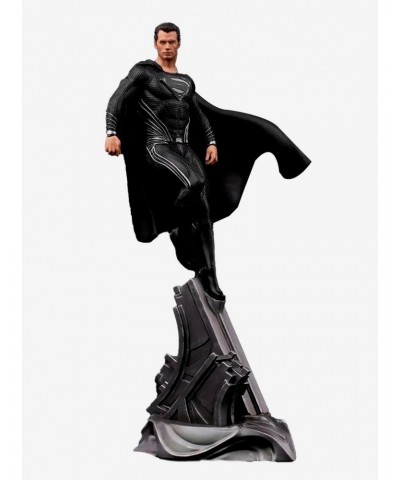 DC Comics Superman Black Art Scale 1/10 $51.31 Merchandises